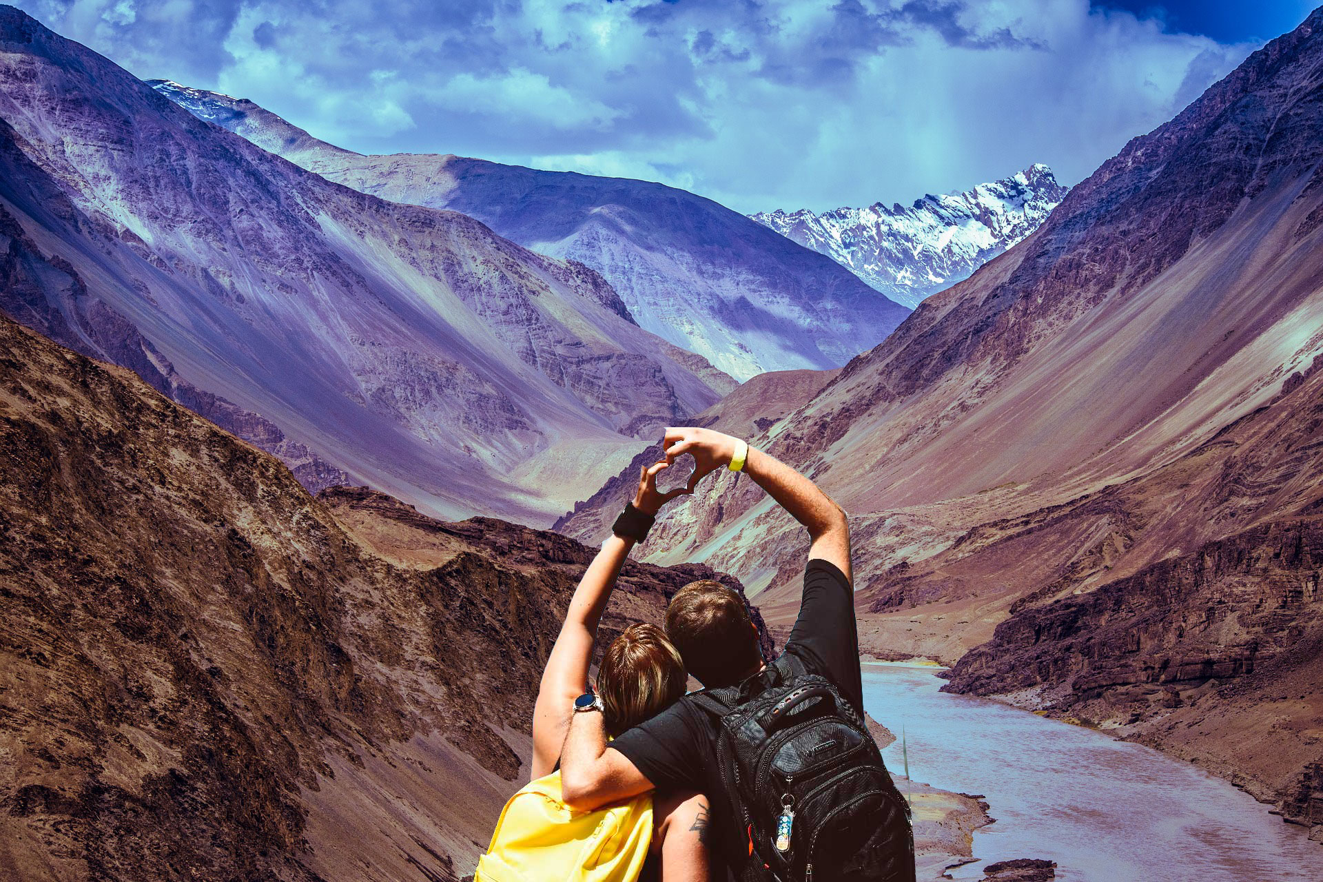  Explore Ladakh, Kashmir and Himachal with Bharat Darshan Tours.