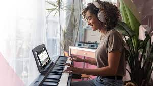  NAVIGATING ONLINE PIANO LESSONS FOR YOUNG AND ADULT ASPIRING PIANISTS