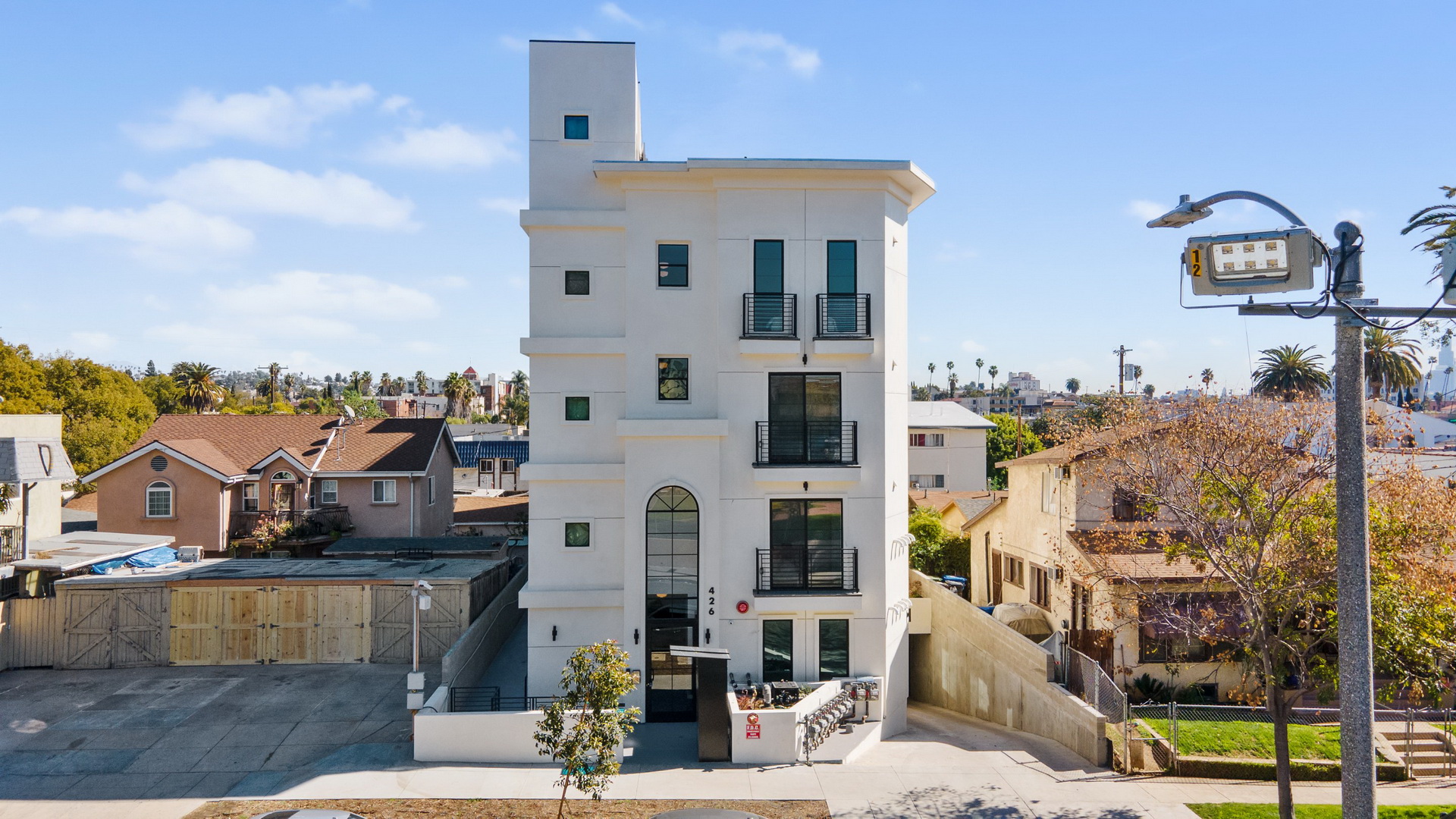  Townhouses for rent with parking in Koreatown