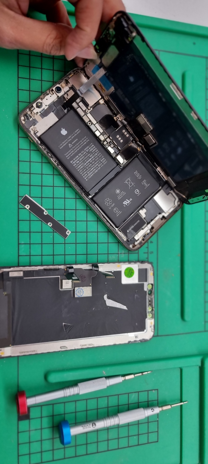  Need iPhone Repairs in Box Hill and Schofields?