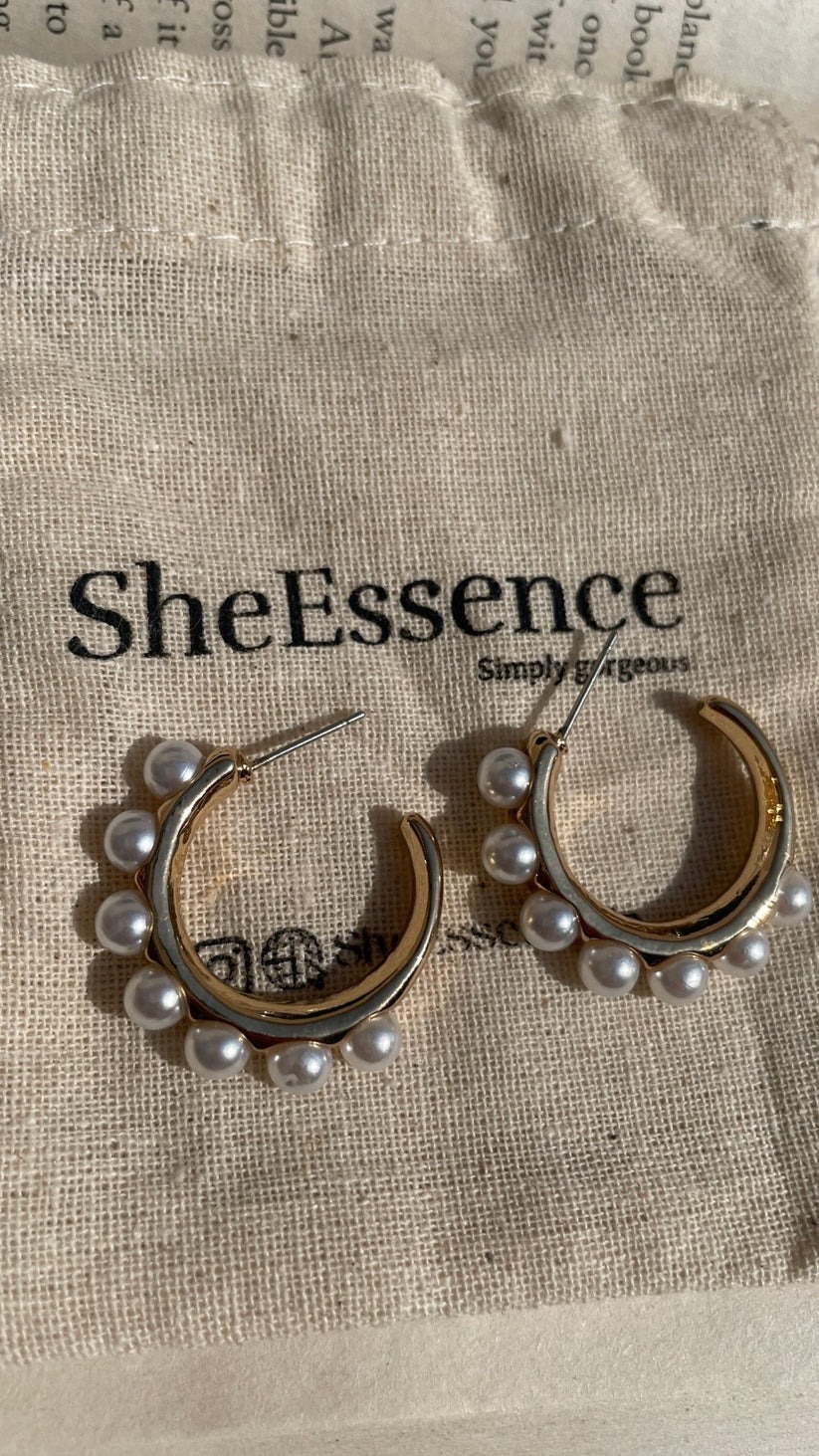  Buy India's best Minimalist pearl earrings on unbeatable price by shessence