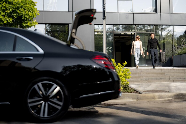  Hire Chauffeur Service in London - Lanz CTS